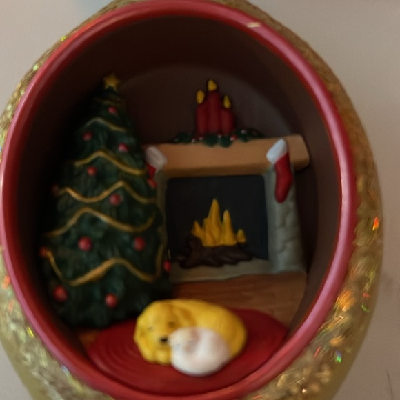 Hallmark Keepsake Ornament “Inside Story”
In its original box - Picture 2 of 5